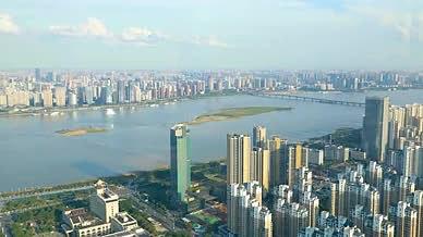 初夏的江景城市南昌赣江两岸城市视频的预览图